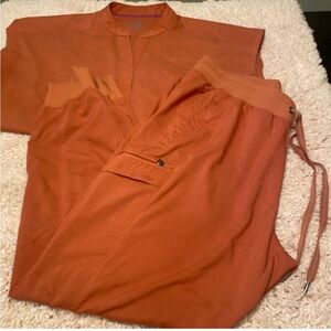 Healing Hands Jogger set- med Top, Lg jogger scrub bottoms 🧡peach color